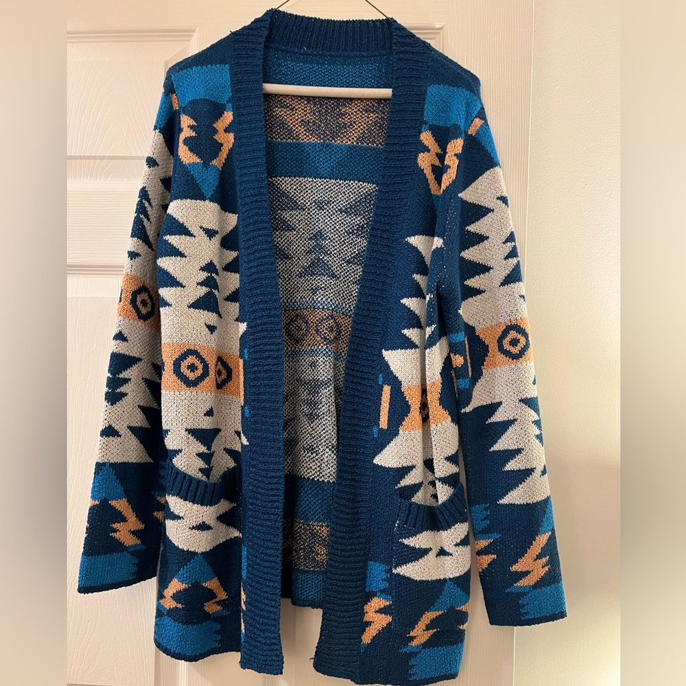 Small 2 pocket Aztec pattern Cardigan